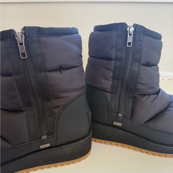 UGG Ridge Waterproof Boot - Picture 5 of 7